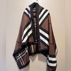 Burberry Chevron Cape, Authentic, never worn, New w. tags